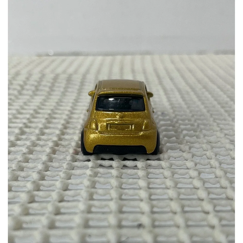 2020-2025 FIAT 500E 2 TWO DOOR GOLD 1/64 SCALE COLLECTIBLE DIECAST MODEL TOY CAR
